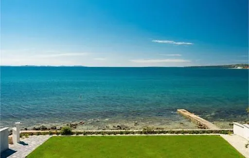 빌라 Luxurious Beachfront Vila 