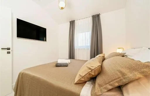 Luxurious Beachfront Vila 